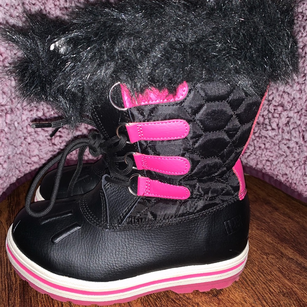 Rugged Outback Snow Boots